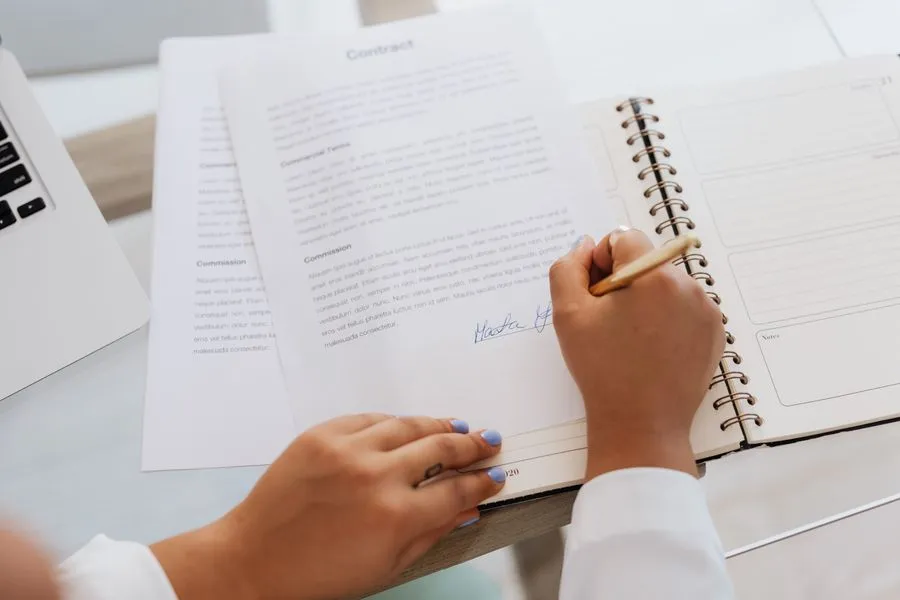 Contratos y Acuerdos Comerciales